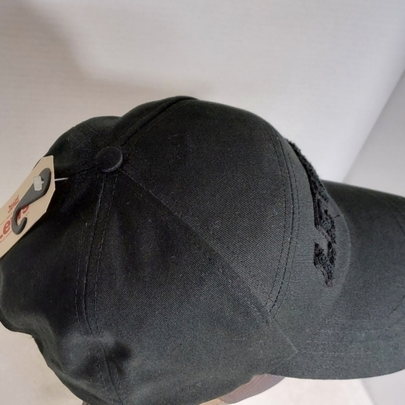 Levi's Black Snapback Baseball Cap Levi's Logo in bold letters Embroidered - Picture 6 of 10